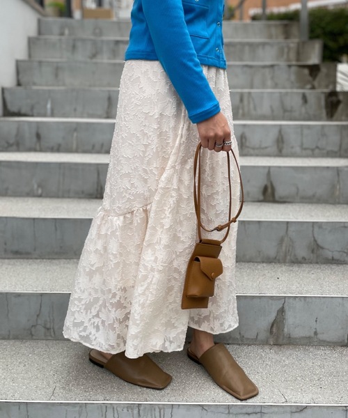 mi via loca（ミヴィアロカ）の「シアーフラワー柄ティアードスカート（スカート・レディース・オフホワイト/ブラック/イエロー・FREE）」の5枚目の写真