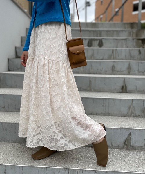 mi via loca（ミヴィアロカ）の「シアーフラワー柄ティアードスカート（スカート・レディース・オフホワイト/ブラック/イエロー・FREE）」の6枚目の写真