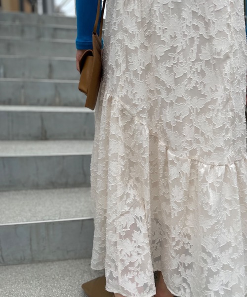 mi via loca（ミヴィアロカ）の「シアーフラワー柄ティアードスカート（スカート・レディース・オフホワイト/ブラック/イエロー・FREE）」の7枚目の写真