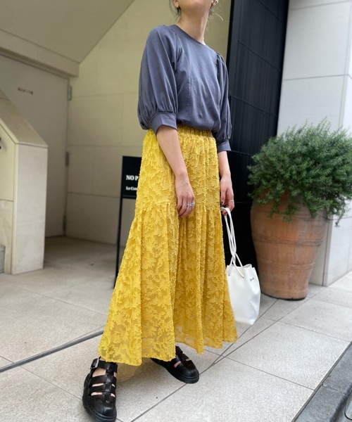 mi via loca（ミヴィアロカ）の「シアーフラワー柄ティアードスカート（スカート・レディース・オフホワイト/ブラック/イエロー・FREE）」の14枚目の写真