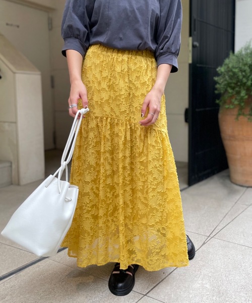 mi via loca（ミヴィアロカ）の「シアーフラワー柄ティアードスカート（スカート・レディース・オフホワイト/ブラック/イエロー・FREE）」の16枚目の写真