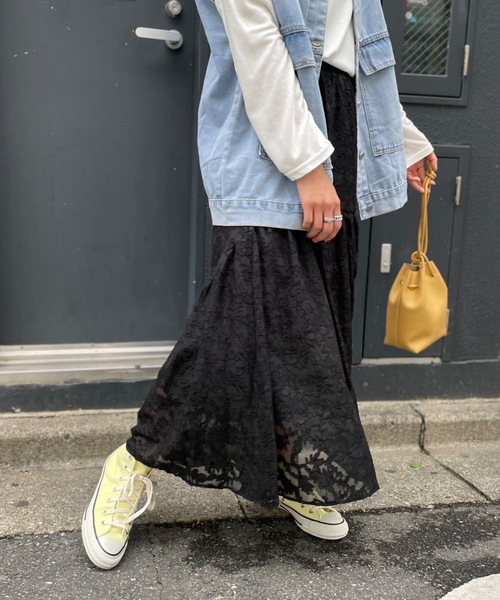 mi via loca（ミヴィアロカ）の「シアーフラワー柄ティアードスカート（スカート・レディース・オフホワイト/ブラック/イエロー・FREE）」の9枚目の写真