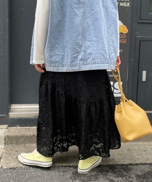 mi via loca（ミヴィアロカ）の「シアーフラワー柄ティアードスカート（スカート・レディース・オフホワイト/ブラック/イエロー・FREE）」の12枚目の写真