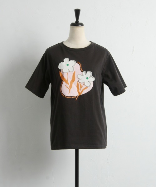 &. NOSTALGIA(アンドドットノスタルジア)の「【ZOZO限定】パール付きフラワープリントTシャツ(Tシャツ/カットソー・レディース・ブラック/オフホワイト・FREE)」の18枚目の写真
