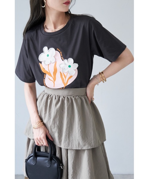 &. NOSTALGIA(アンドドットノスタルジア)の「【ZOZO限定】パール付きフラワープリントTシャツ(Tシャツ/カットソー・レディース・ブラック/オフホワイト・FREE)」の16枚目の写真