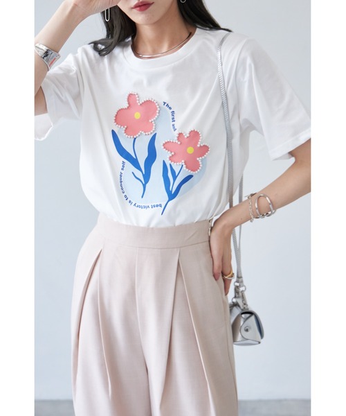 &. NOSTALGIA(アンドドットノスタルジア)の「【ZOZO限定】パール付きフラワープリントTシャツ(Tシャツ/カットソー・レディース・ブラック/オフホワイト・FREE)」の14枚目の写真