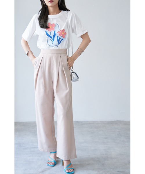 &. NOSTALGIA(アンドドットノスタルジア)の「【ZOZO限定】パール付きフラワープリントTシャツ(Tシャツ/カットソー・レディース・ブラック/オフホワイト・FREE)」の6枚目の写真