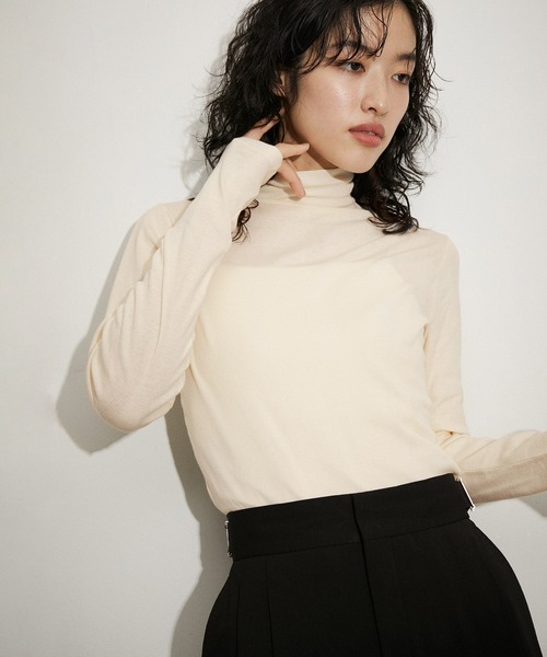 MILLER（ミラー）の「【MILLER for ADAM ET ROPE'】別注 TURTLE NECK TEE（Tシャツ/カットソー・レディース・オフホワイト/ラベンダー/ダークブラウン・FREE）」の2枚目の写真