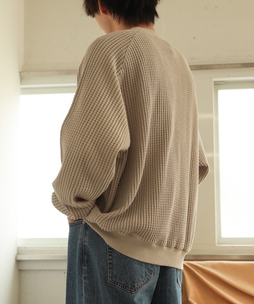 SENSE OF PLACE by URBAN RESEARCH(センスオブプレイスバイアーバンリサーチ)の「カラーワッフルルーズスウェットシャツ(スウェット・メンズ・チャコールグレー/ライトベージュ/ブラウン・MEDIUM/LARGE)」の16枚目の写真