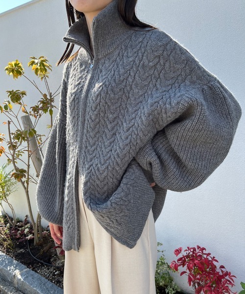 Bab(バブ)の「Wジップもちもちケーブルニットカーディガン(カーディガン/ボレロ・レディース・オレンジ系その他/ベージュ/チャコールグレー/アイボリー・FREE)」の2枚目の写真