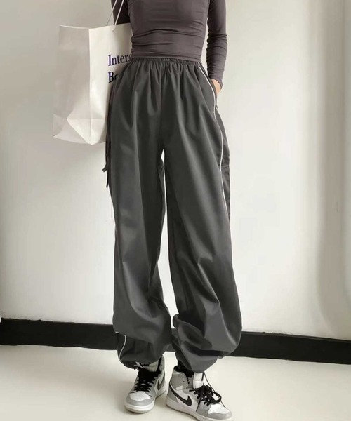 Vipoa（ヴィポア）の「サイドライントラックパンツ（カーゴパンツ・レディース・ブラウン/グリーン/ネイビー/アイボリー/ブラック/グレー・FREE）」の4枚目の写真