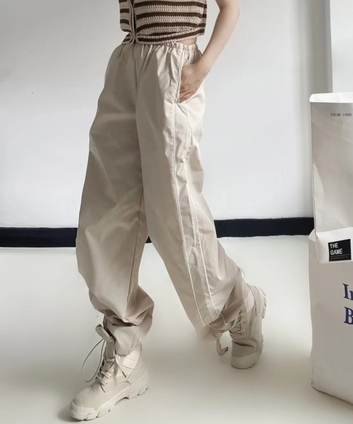 Vipoa（ヴィポア）の「サイドライントラックパンツ（カーゴパンツ・レディース・ブラウン/グリーン/ネイビー/アイボリー/ブラック/グレー・FREE）」の2枚目の写真