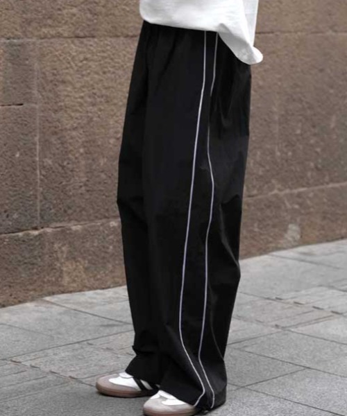 Vipoa（ヴィポア）の「サイドライントラックパンツ（カーゴパンツ・レディース・ブラウン/グリーン/ネイビー/アイボリー/ブラック/グレー・FREE）」の3枚目の写真