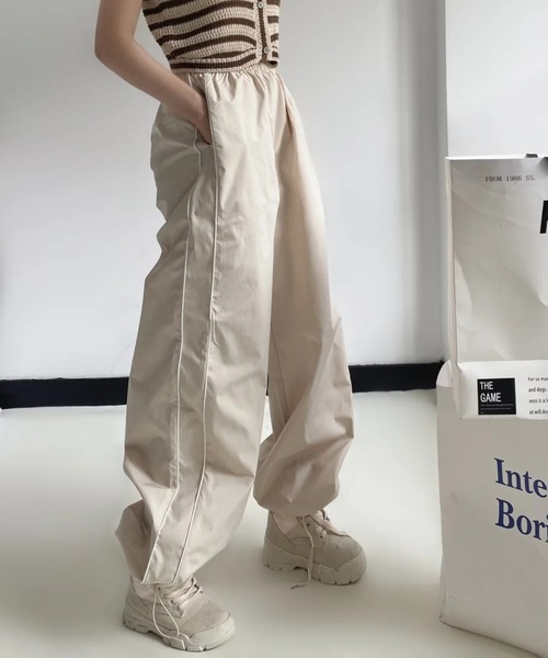 Vipoa（ヴィポア）の「サイドライントラックパンツ（カーゴパンツ・レディース・ブラウン/グリーン/ネイビー/アイボリー/ブラック/グレー・FREE）」の10枚目の写真