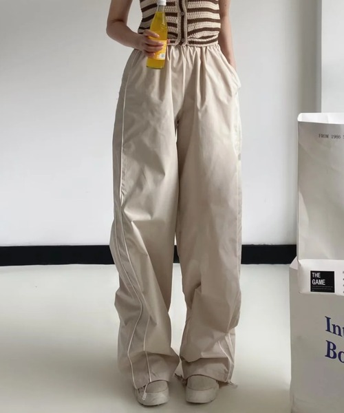 Vipoa（ヴィポア）の「サイドライントラックパンツ（カーゴパンツ・レディース・ブラウン/グリーン/ネイビー/アイボリー/ブラック/グレー・FREE）」の11枚目の写真