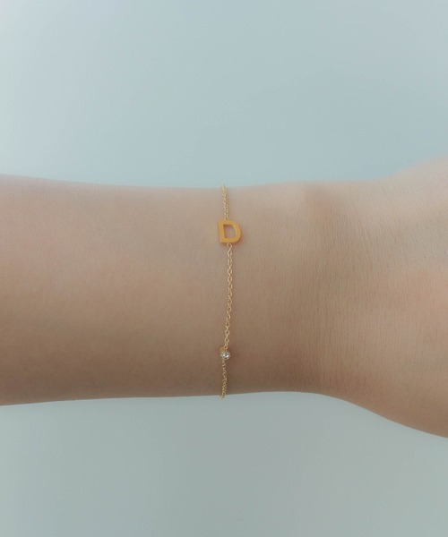 ebine(エビネ)の「金属アレルギー対応 サージカルステンレス Alphabet Zirconia Bracelet(ブレスレット・レディース・I/C/Y/H/E/M/S/J/K/F/N/T/D/R/A/W・FREE)」の4枚目の写真