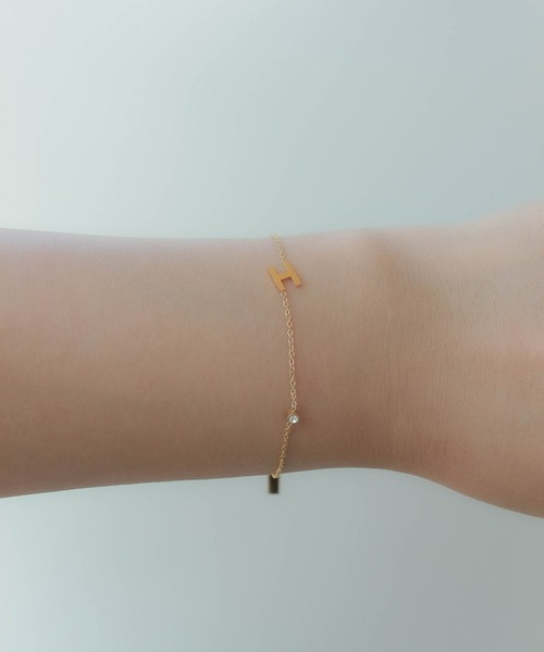 ebine(エビネ)の「金属アレルギー対応 サージカルステンレス Alphabet Zirconia Bracelet(ブレスレット・レディース・I/C/Y/H/E/M/S/J/K/F/N/T/D/R/A/W・FREE)」の6枚目の写真