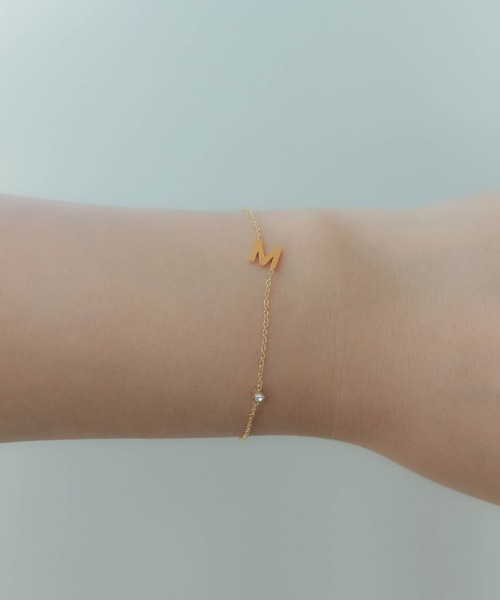 ebine(エビネ)の「金属アレルギー対応 サージカルステンレス Alphabet Zirconia Bracelet(ブレスレット・レディース・I/C/Y/H/E/M/S/J/K/F/N/T/D/R/A/W・FREE)」の10枚目の写真