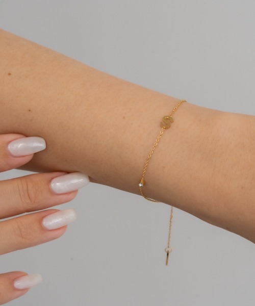 ebine(エビネ)の「金属アレルギー対応 サージカルステンレス Alphabet Zirconia Bracelet(ブレスレット・レディース・I/C/Y/H/E/M/S/J/K/F/N/T/D/R/A/W・FREE)」の13枚目の写真