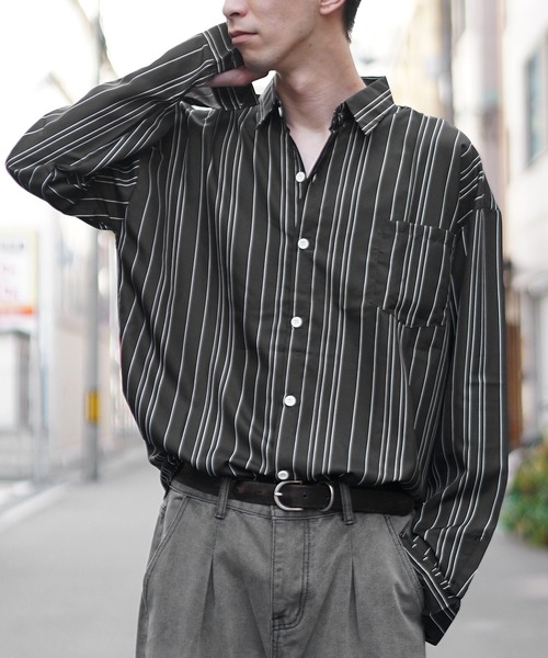 MinoriTY(マイノリティ)の「【MinoriTY】マルチプリント総柄ビッグシルエットシャツ オーバーサイズ ビッグシルエット ルーズフィット メンズ 秋服(シャツ/ブラウス・メンズ・ブラック/ホワイト×ブラック/マルチ/アニマル/ネイビー/ホワイト/グリーン/ダークブラック/ブルー/ストライプ/ゼブラ/ブルーグリーン/レオパード/ライトブラック/アイボリー/イエロー/クリアブラック/ダークグリーン/サファリグリーン/ピンク・M/L)」の4枚目の写真