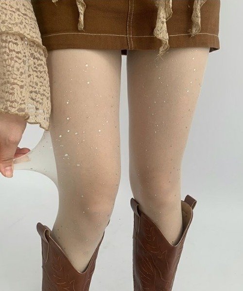 Vipoa(ヴィポア)の「メタリックラメストッキング(タイツ/ストッキング・レディース・ベージュ/ブラック/ホワイト・FREE)」の6枚目の写真