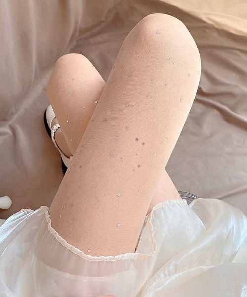 Vipoa(ヴィポア)の「メタリックラメストッキング(タイツ/ストッキング・レディース・ベージュ/ブラック/ホワイト・FREE)」の21枚目の写真