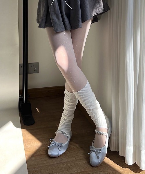 Vipoa(ヴィポア)の「メタリックラメストッキング(タイツ/ストッキング・レディース・ベージュ/ブラック/ホワイト・FREE)」の19枚目の写真