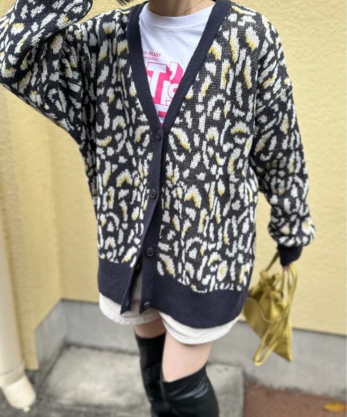 mi via loca(ミヴィアロカ)の「レオパード柄Vネックカーディガン(カーディガン/ボレロ・レディース・チャコールグレー/グレー・FREE)」の7枚目の写真