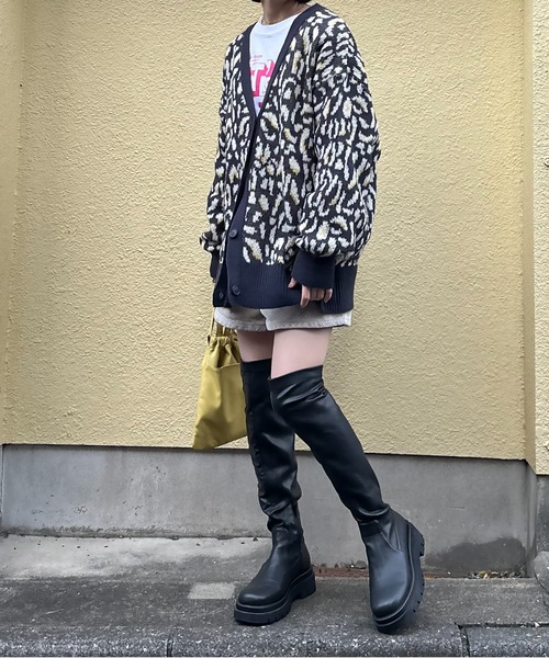 mi via loca(ミヴィアロカ)の「レオパード柄Vネックカーディガン(カーディガン/ボレロ・レディース・チャコールグレー/グレー・FREE)」の15枚目の写真