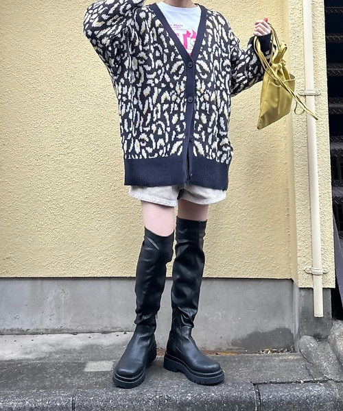 mi via loca(ミヴィアロカ)の「レオパード柄Vネックカーディガン(カーディガン/ボレロ・レディース・チャコールグレー/グレー・FREE)」の17枚目の写真