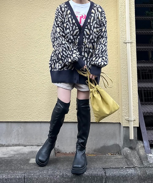 mi via loca(ミヴィアロカ)の「レオパード柄Vネックカーディガン(カーディガン/ボレロ・レディース・チャコールグレー/グレー・FREE)」の16枚目の写真