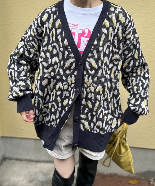 mi via loca(ミヴィアロカ)の「レオパード柄Vネックカーディガン(カーディガン/ボレロ・レディース・チャコールグレー/グレー・FREE)」の3枚目の写真