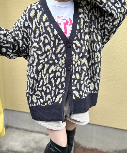mi via loca(ミヴィアロカ)の「レオパード柄Vネックカーディガン(カーディガン/ボレロ・レディース・チャコールグレー/グレー・FREE)」の5枚目の写真