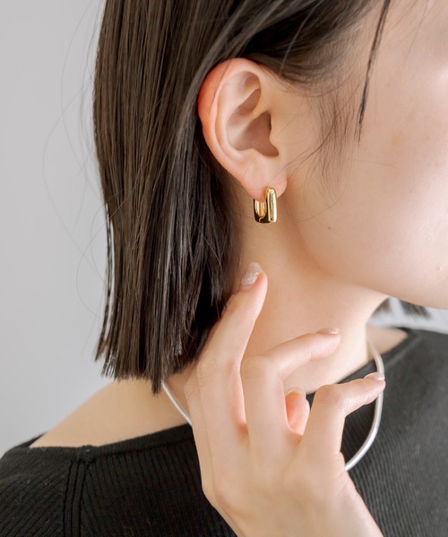 mystic（ミスティック）の「[Eau]big square pierce（ピアス（両耳用）・レディース・ゴールド・ONE SIZE）」の4枚目の写真