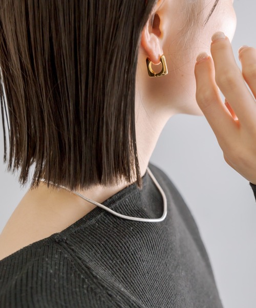 mystic（ミスティック）の「[Eau]big square pierce（ピアス（両耳用）・レディース・ゴールド・ONE SIZE）」の3枚目の写真