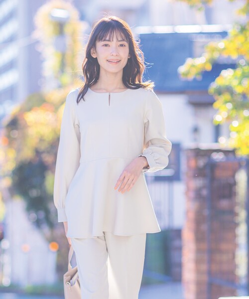 ITS'DEMO（イッツデモ）の「◆【普段着にも使える／卒業式・入学式／オフィス／セレモニー】ダブルクロスペプラムブラウス（シャツ/ブラウス・レディース・ブラック/ナチュラル・00）」の6枚目の写真