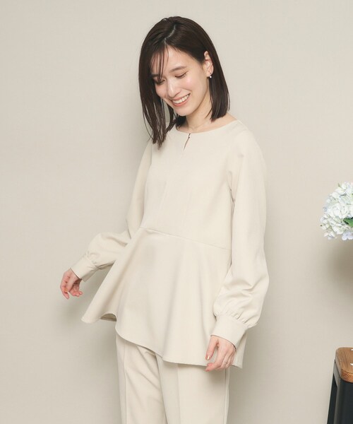 ITS'DEMO（イッツデモ）の「◆【普段着にも使える／卒業式・入学式／オフィス／セレモニー】ダブルクロスペプラムブラウス（シャツ/ブラウス・レディース・ブラック/ナチュラル・00）」の5枚目の写真