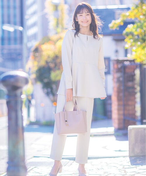 ITS'DEMO（イッツデモ）の「◆【普段着にも使える／卒業式・入学式／オフィス／セレモニー】ダブルクロスペプラムブラウス（シャツ/ブラウス・レディース・ブラック/ナチュラル・00）」の18枚目の写真