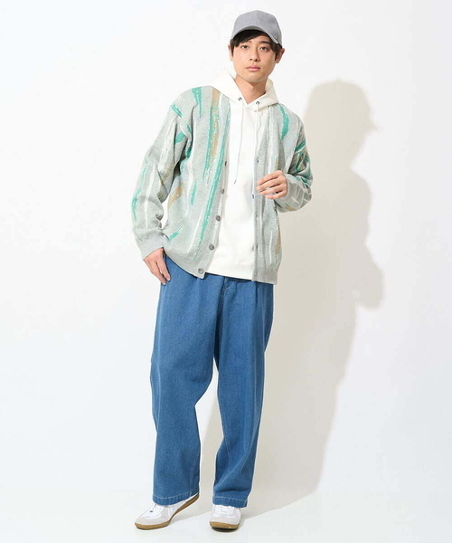 a.v.v(アーヴェヴェ)の「【トレンド】タックテーパードワイドデニムパンツ(セットアップ可)(デニムパンツ・メンズ・ホワイト/ブルー・48/46)」の4枚目の写真