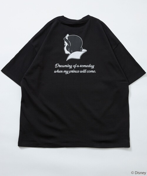 FREAK'S STORE（フリークスストア）の「限定展開/DISNEY ディズニー 白雪姫/別注 バックプリント クルーネックTシャツ（Tシャツ/カットソー・メンズ・ネイビー/ブラック/ホワイト・LARGE/MEDIUM/SMALL）」の2枚目の写真