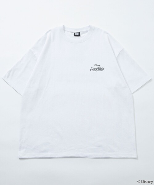 FREAK'S STORE（フリークスストア）の「限定展開/DISNEY ディズニー 白雪姫/別注 バックプリント クルーネックTシャツ（Tシャツ/カットソー・メンズ・ネイビー/ブラック/ホワイト・LARGE/MEDIUM/SMALL）」の4枚目の写真