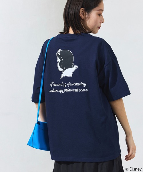 FREAK'S STORE（フリークスストア）の「限定展開/DISNEY ディズニー 白雪姫/別注 バックプリント クルーネックTシャツ（Tシャツ/カットソー・メンズ・ネイビー/ブラック/ホワイト・LARGE/MEDIUM/SMALL）」の3枚目の写真