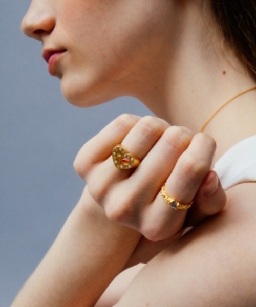 whim(ウィム)の「【NEW】Heart stone embed ring(リング・レディース・ゴールド/シルバー・#9/#13)」の12枚目の写真