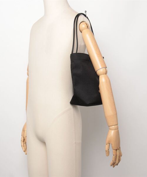 ORCIVAL（オーシバル）の「[ORCIVAL/オーシバル] 巾着型パースバッグ（トートバッグ・レディース・ブラック/ナチュラル・ONE SIZE）」の9枚目の写真