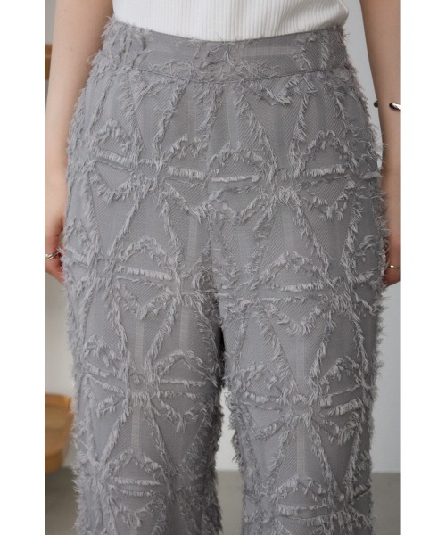 AZUL by moussy（アズールバイマウジー）の「フェザーフリンジジャガードパンツ（その他パンツ・レディース・ブラック/グレー・SMALL/MEDIUM）」の20枚目の写真