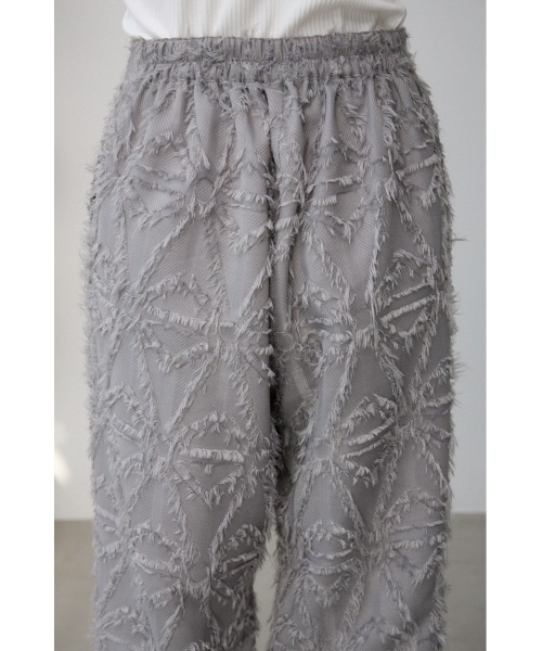 AZUL by moussy（アズールバイマウジー）の「フェザーフリンジジャガードパンツ（その他パンツ・レディース・ブラック/グレー・SMALL/MEDIUM）」の21枚目の写真