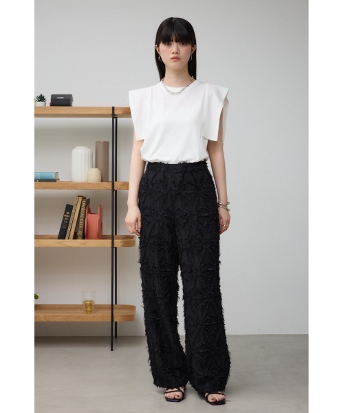 AZUL by moussy（アズールバイマウジー）の「フェザーフリンジジャガードパンツ（その他パンツ・レディース・ブラック/グレー・SMALL/MEDIUM）」の4枚目の写真