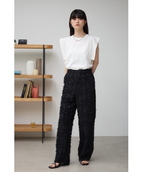 AZUL by moussy（アズールバイマウジー）の「フェザーフリンジジャガードパンツ（その他パンツ・レディース・ブラック/グレー・SMALL/MEDIUM）」の5枚目の写真