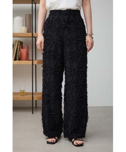 AZUL by moussy（アズールバイマウジー）の「フェザーフリンジジャガードパンツ（その他パンツ・レディース・ブラック/グレー・SMALL/MEDIUM）」の6枚目の写真