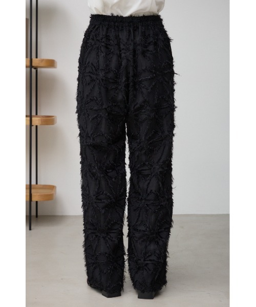 AZUL by moussy（アズールバイマウジー）の「フェザーフリンジジャガードパンツ（その他パンツ・レディース・ブラック/グレー・SMALL/MEDIUM）」の8枚目の写真